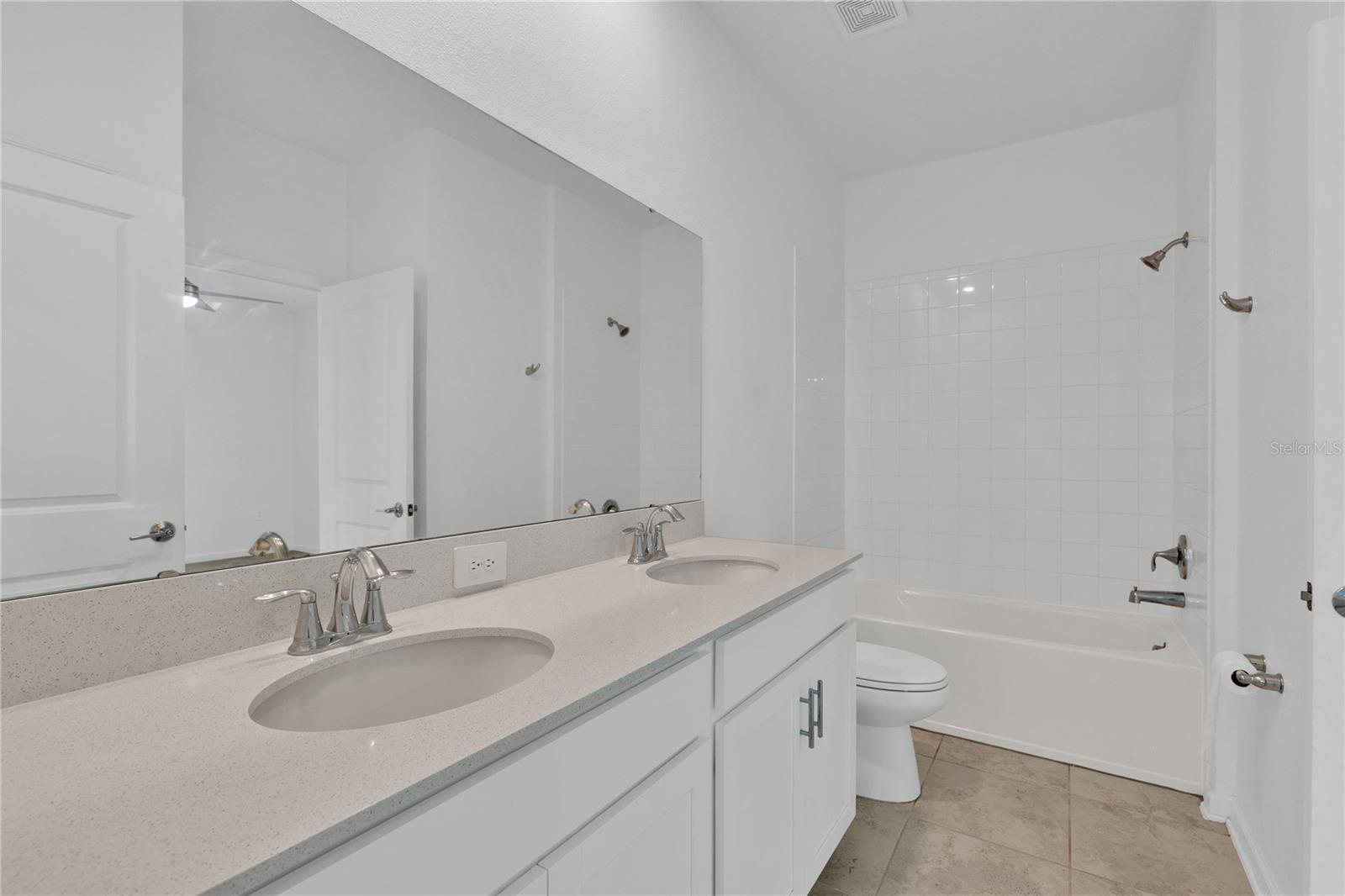 Image 19 of 24 For 6452 Sprucepine Lane