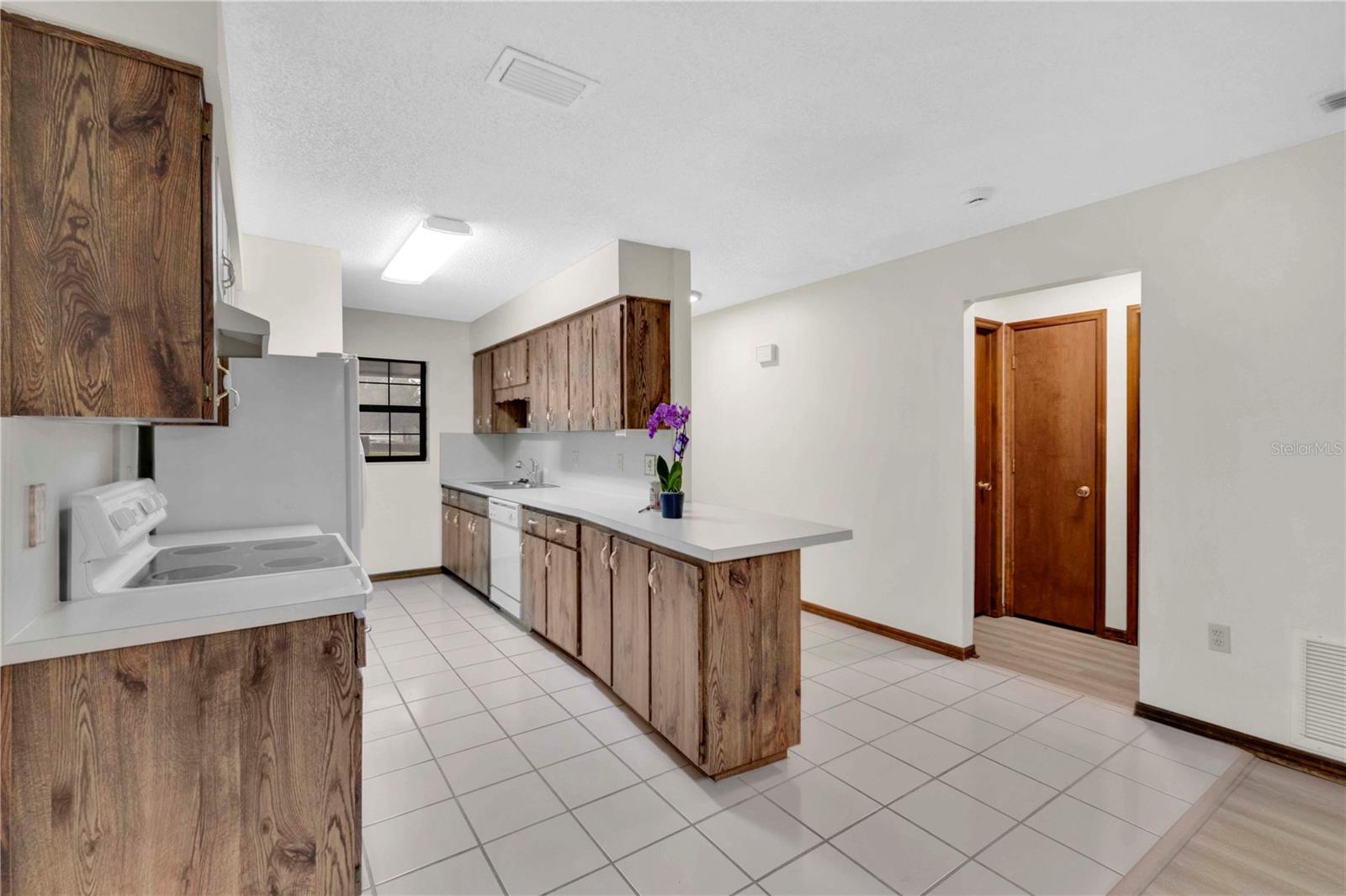 Image 6 of 27 For 3704 Bay Court