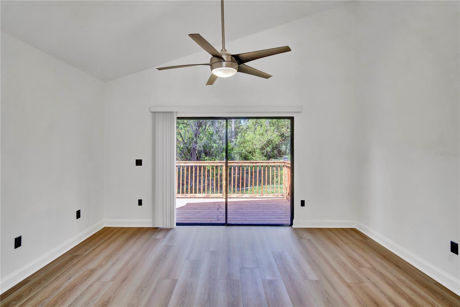 Image 17 of 47 For 910 Florida Boulevard