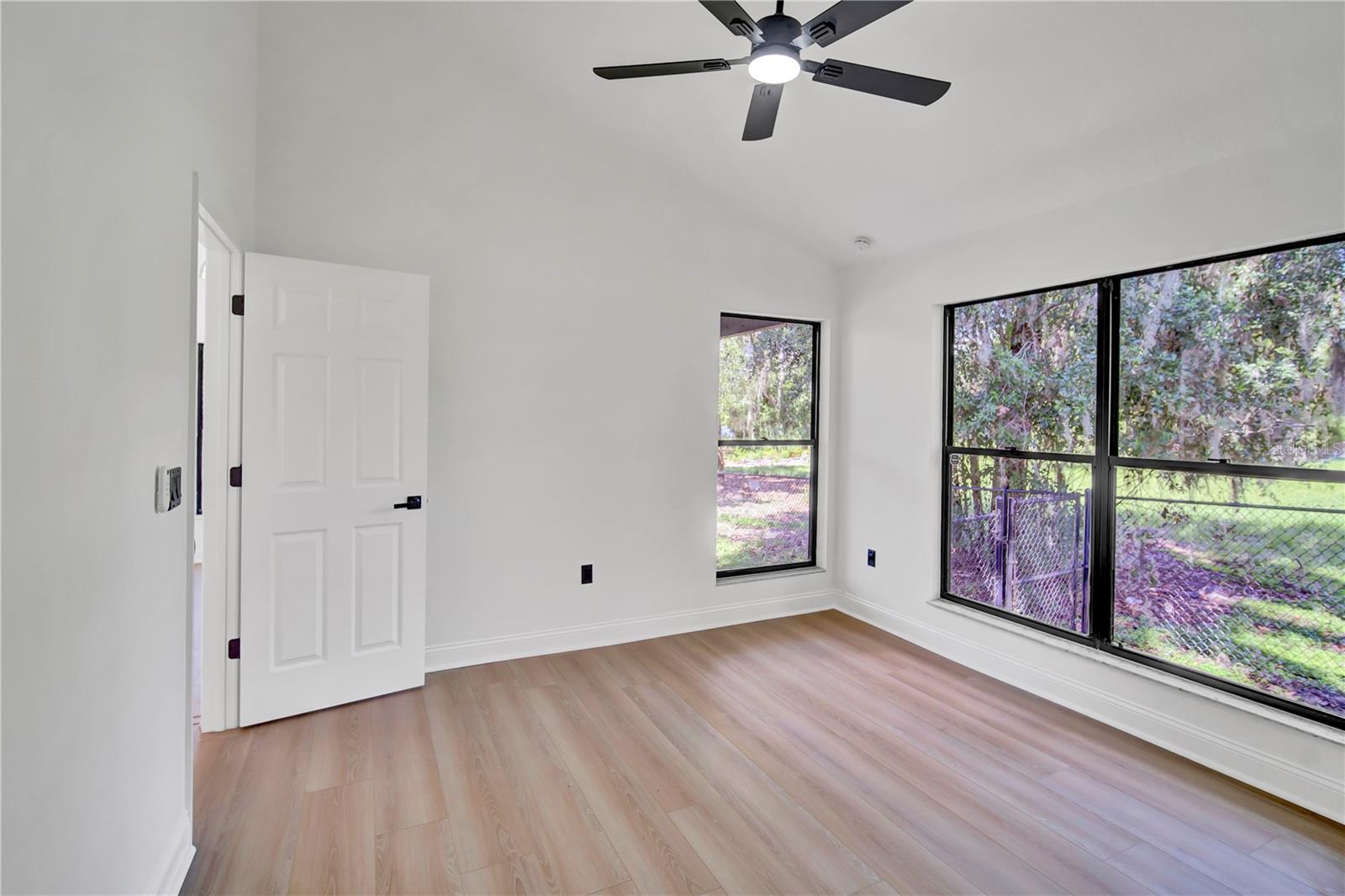 Image 29 of 47 For 910 Florida Boulevard