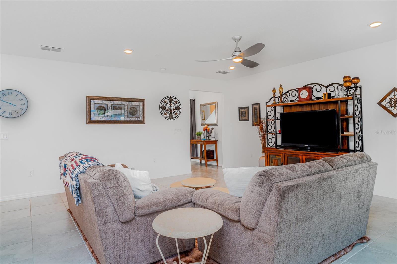 Image 4 of 30 For 465 Waterford Drive