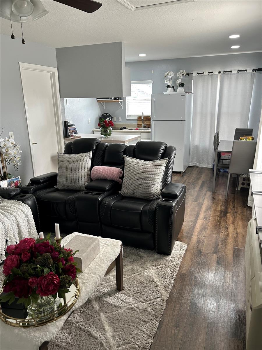 Image 3 of 8 For 701 Caribbean Drive B