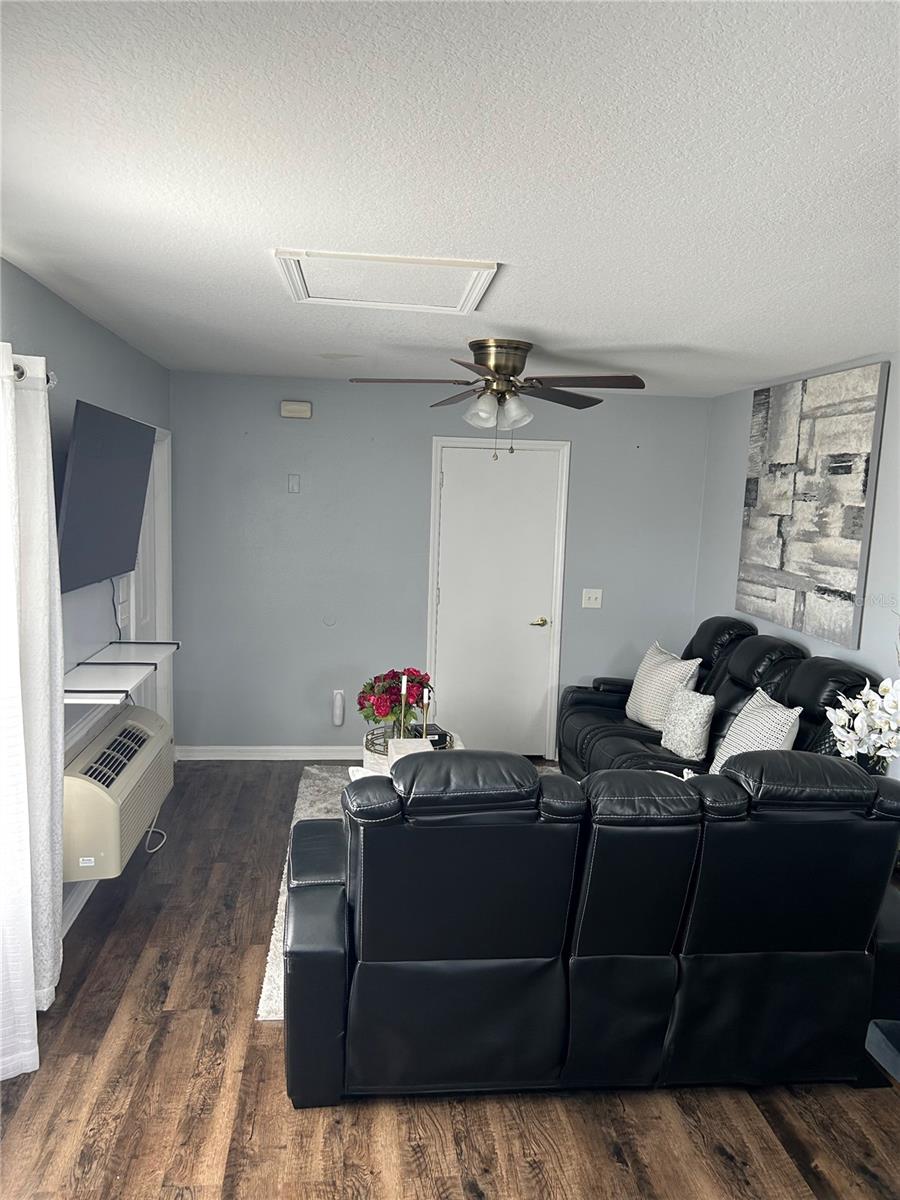 Image 4 of 8 For 701 Caribbean Drive B