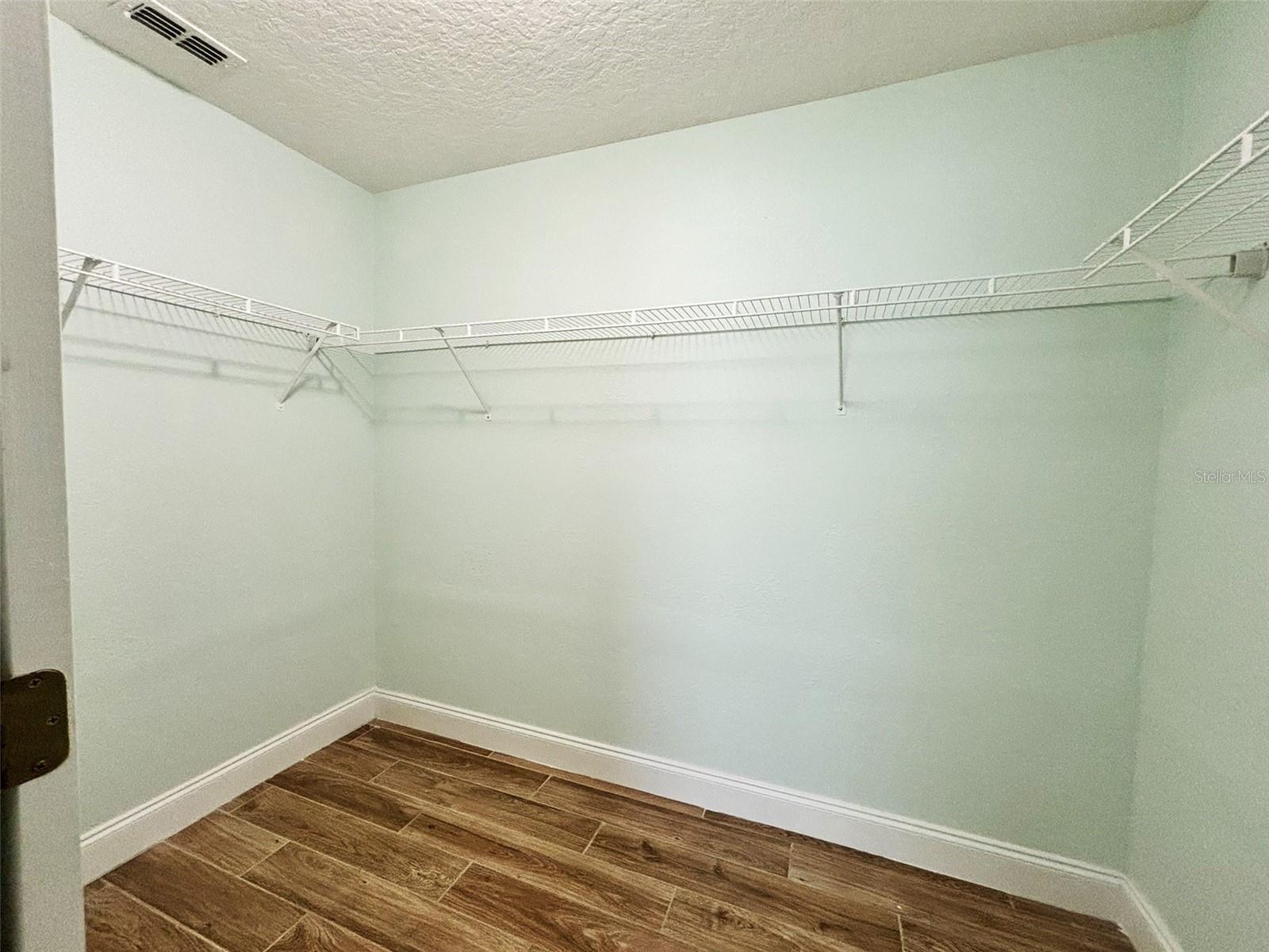Image 10 of 13 For 4663 Doral Park Avenue