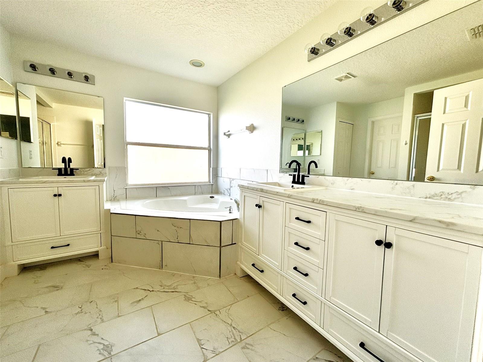 Image 11 of 13 For 4663 Doral Park Avenue