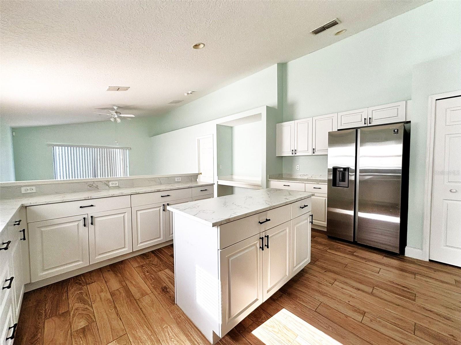 Image 4 of 13 For 4663 Doral Park Avenue