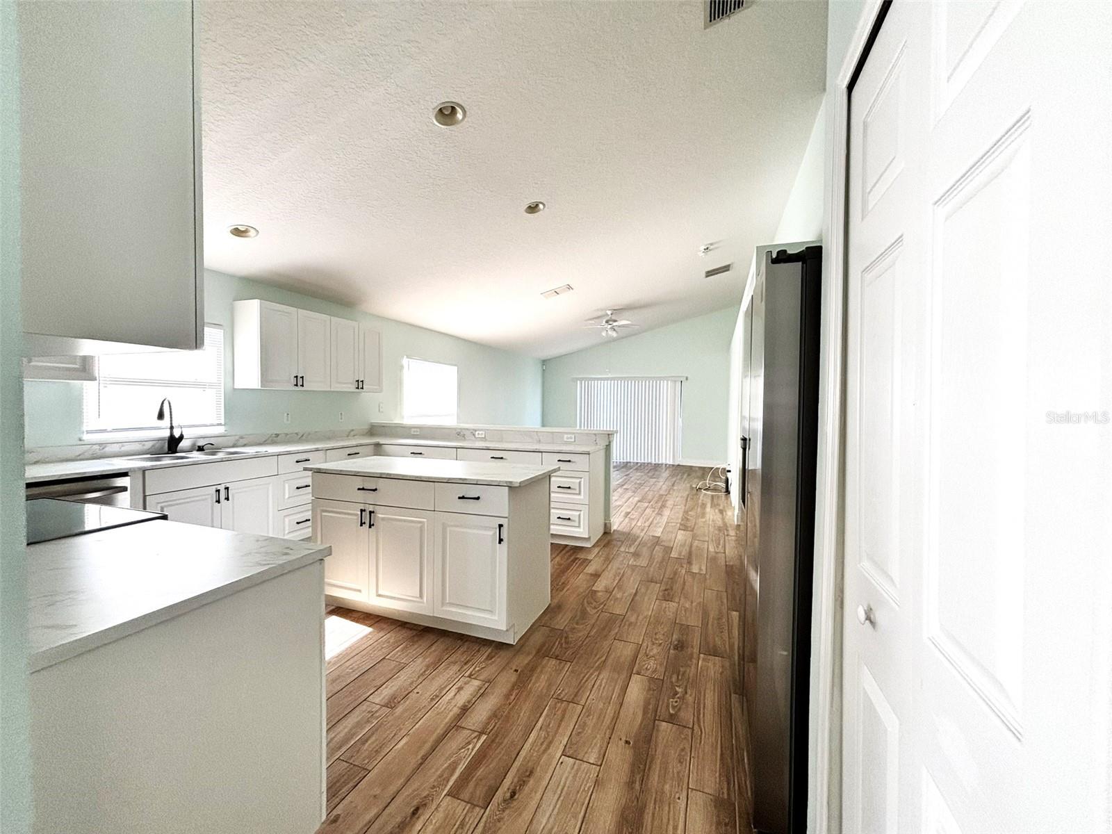 Image 5 of 13 For 4663 Doral Park Avenue