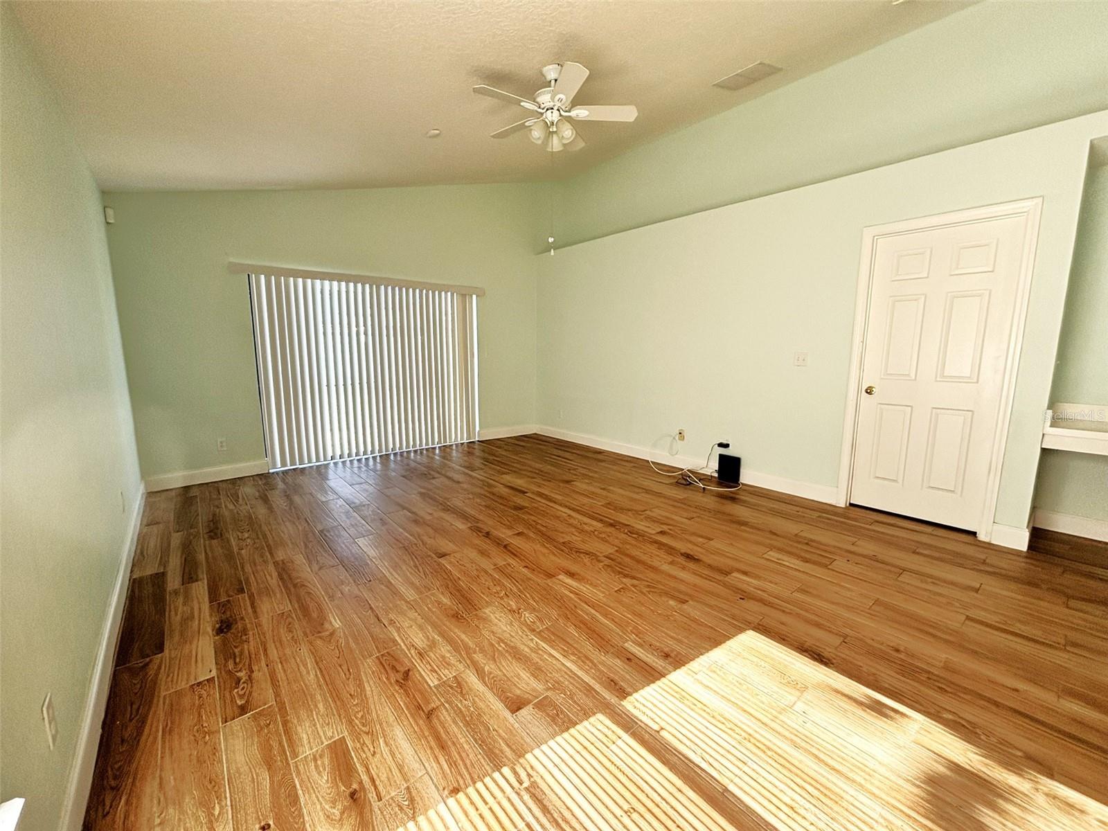 Image 8 of 13 For 4663 Doral Park Avenue