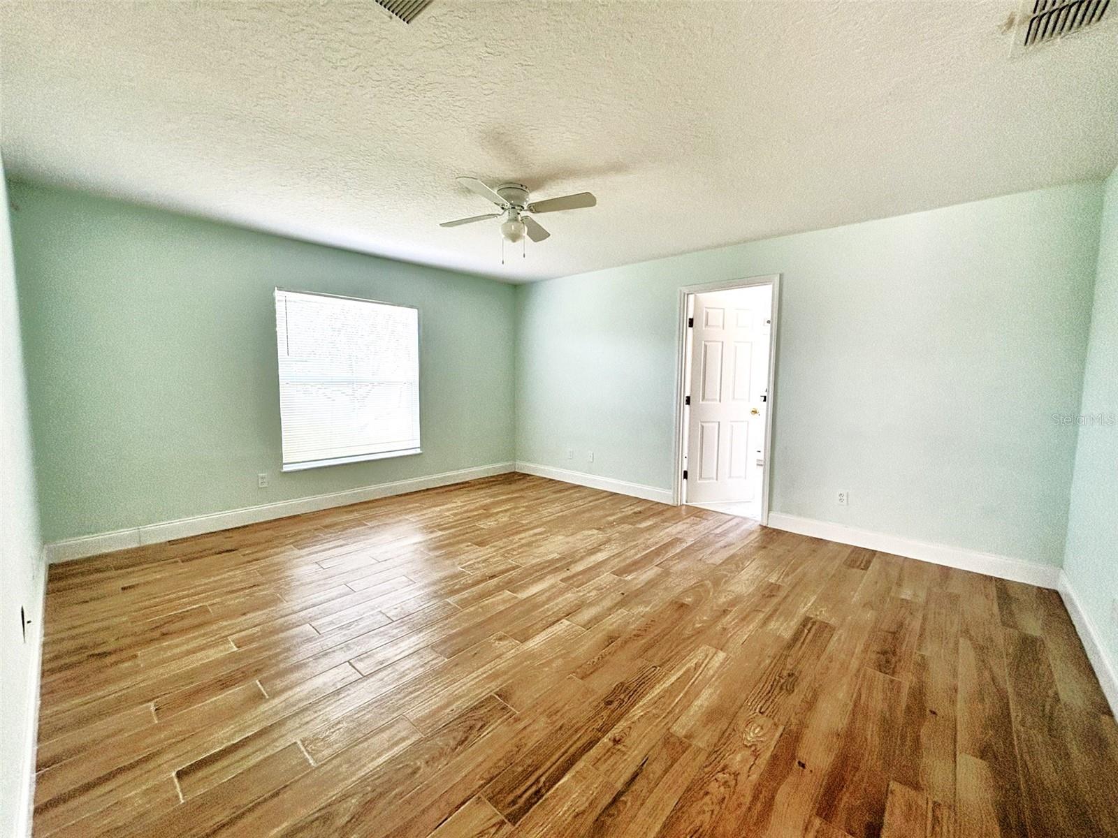 Image 9 of 13 For 4663 Doral Park Avenue