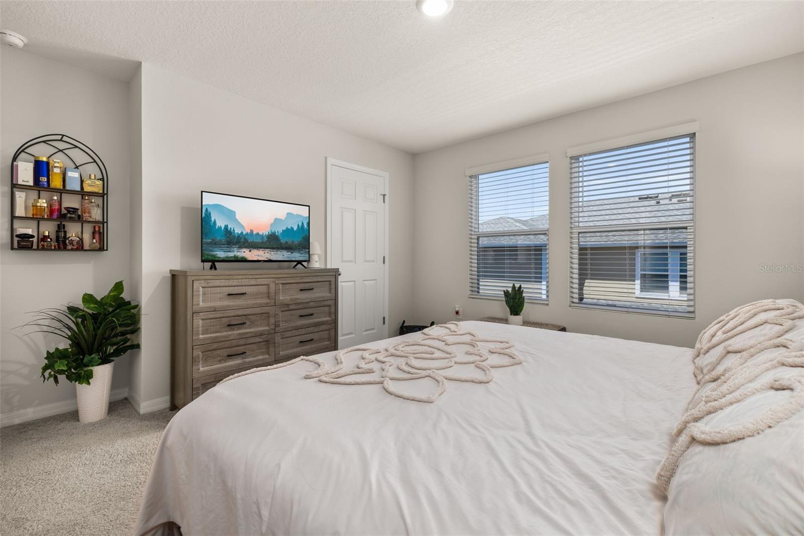 Image 21 of 46 For 4345 Hillock Boulevard