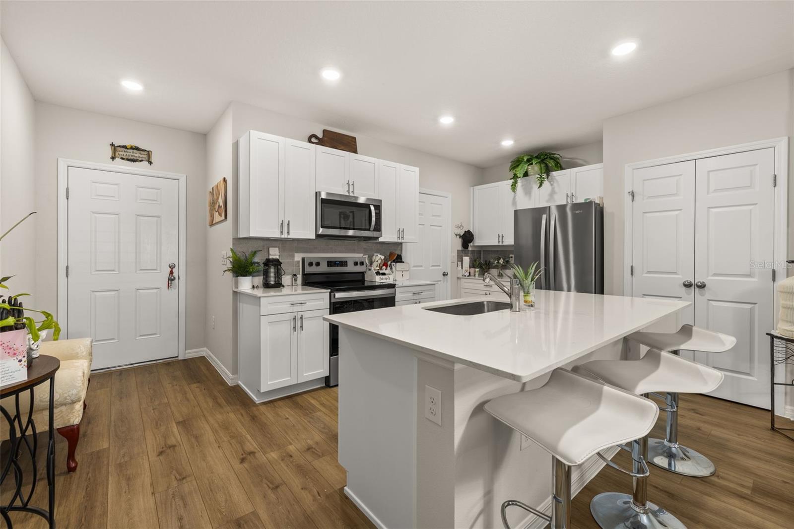Image 4 of 46 For 4345 Hillock Boulevard