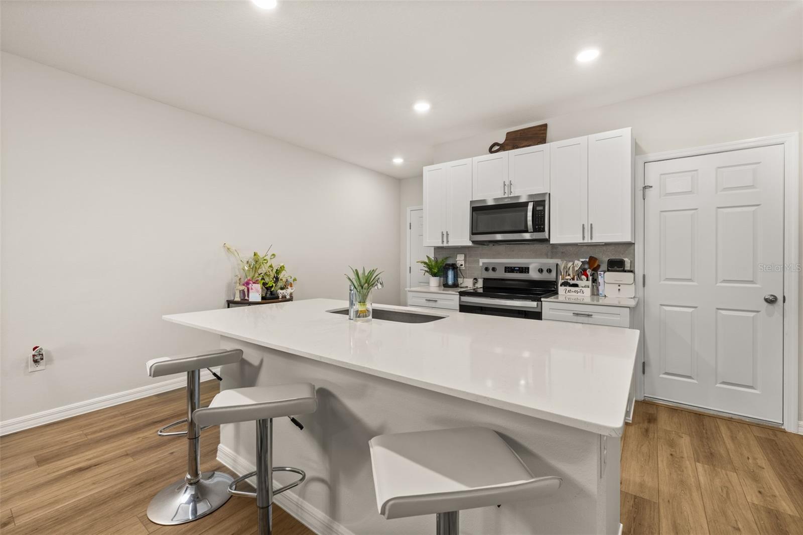 Image 5 of 46 For 4345 Hillock Boulevard