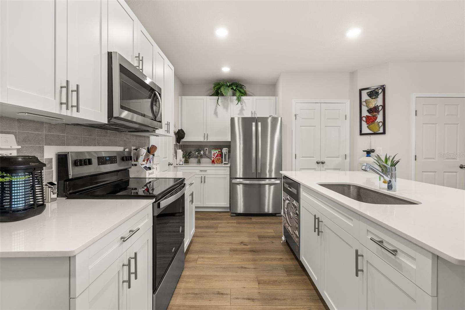 Image 6 of 46 For 4345 Hillock Boulevard
