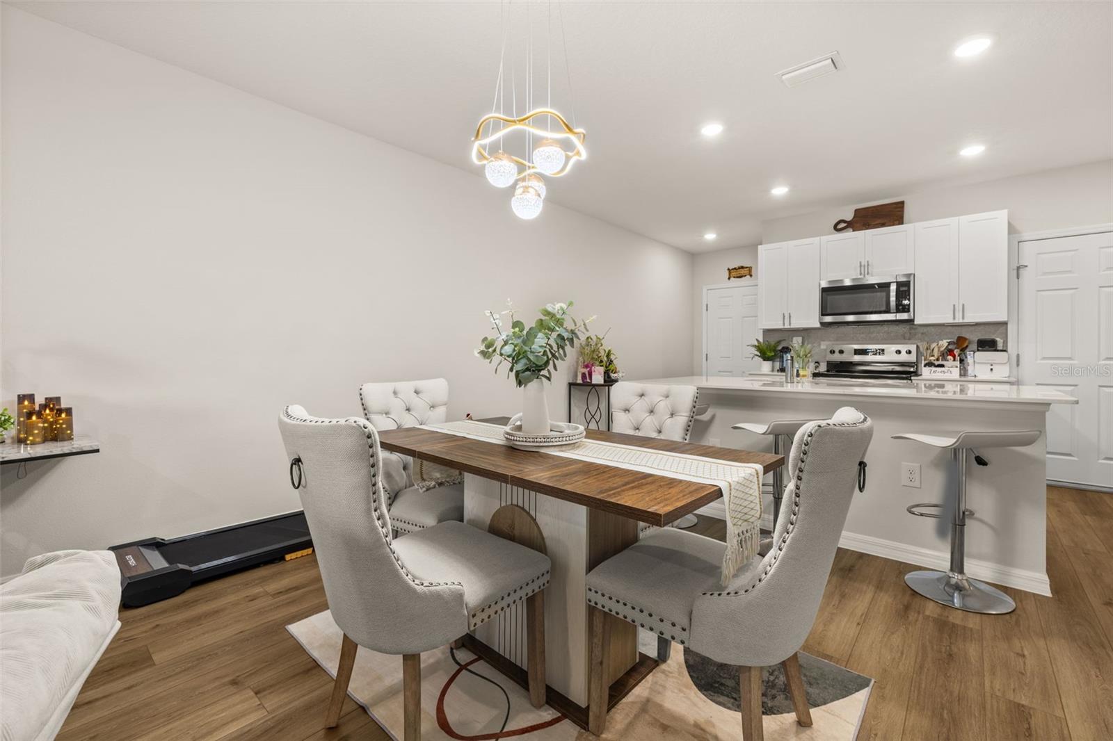 Image 9 of 46 For 4345 Hillock Boulevard