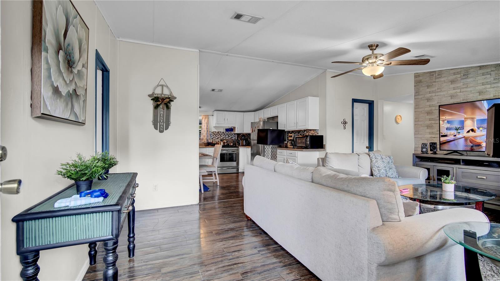 Image 3 of 18 For 415 Winter Park Drive