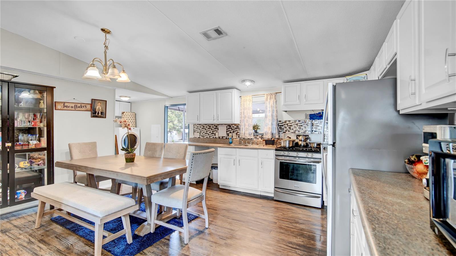 Image 4 of 18 For 415 Winter Park Drive