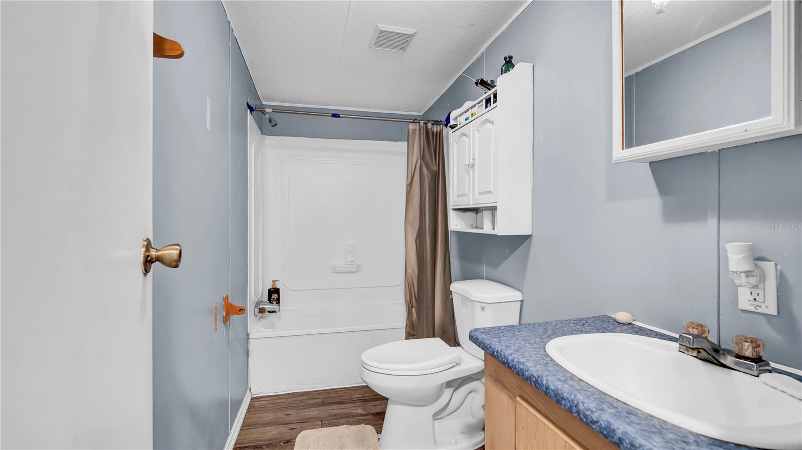 Image 7 of 18 For 415 Winter Park Drive