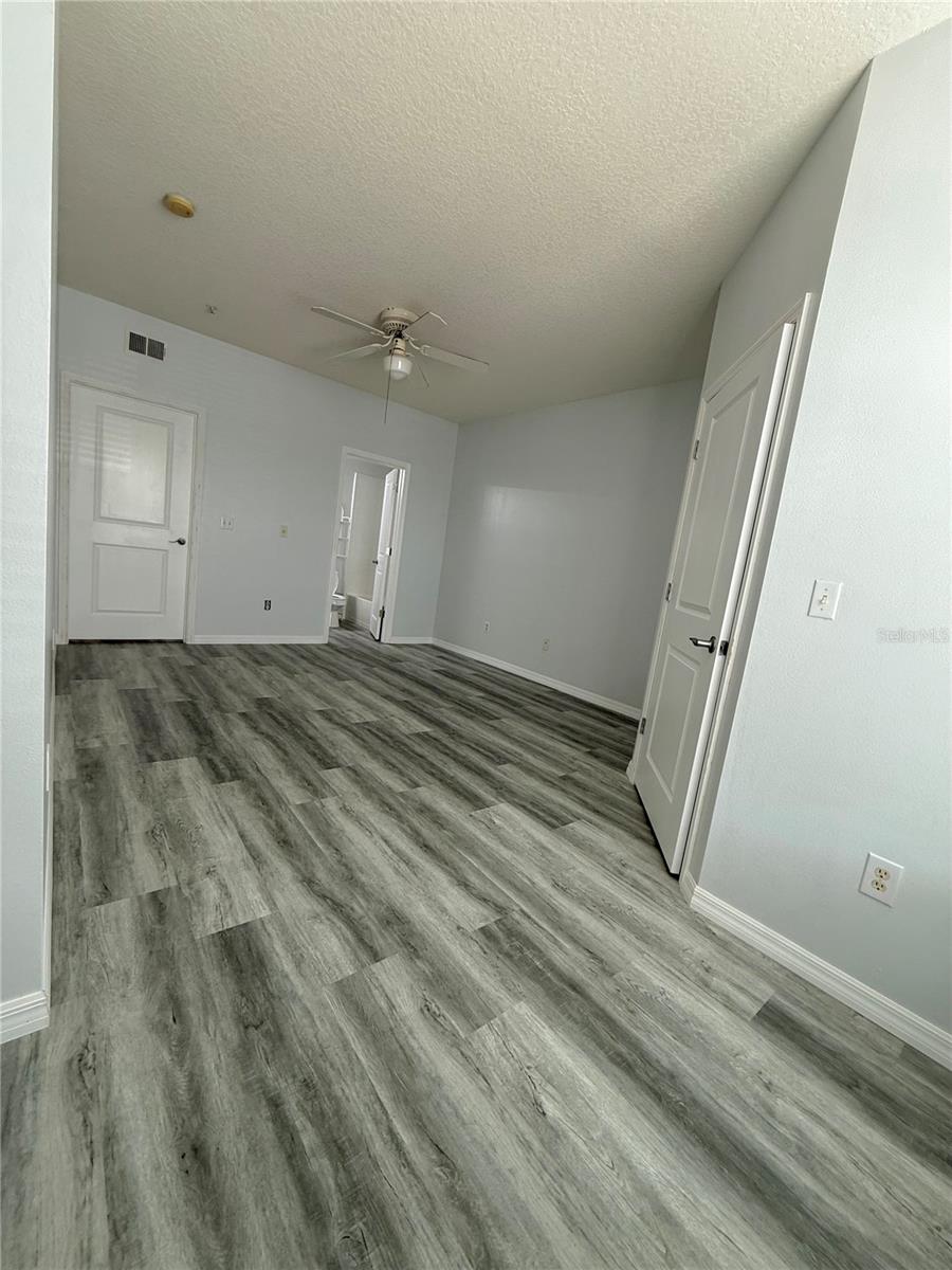 Image 17 of 30 For 14226 Fredricksburg Drive 204