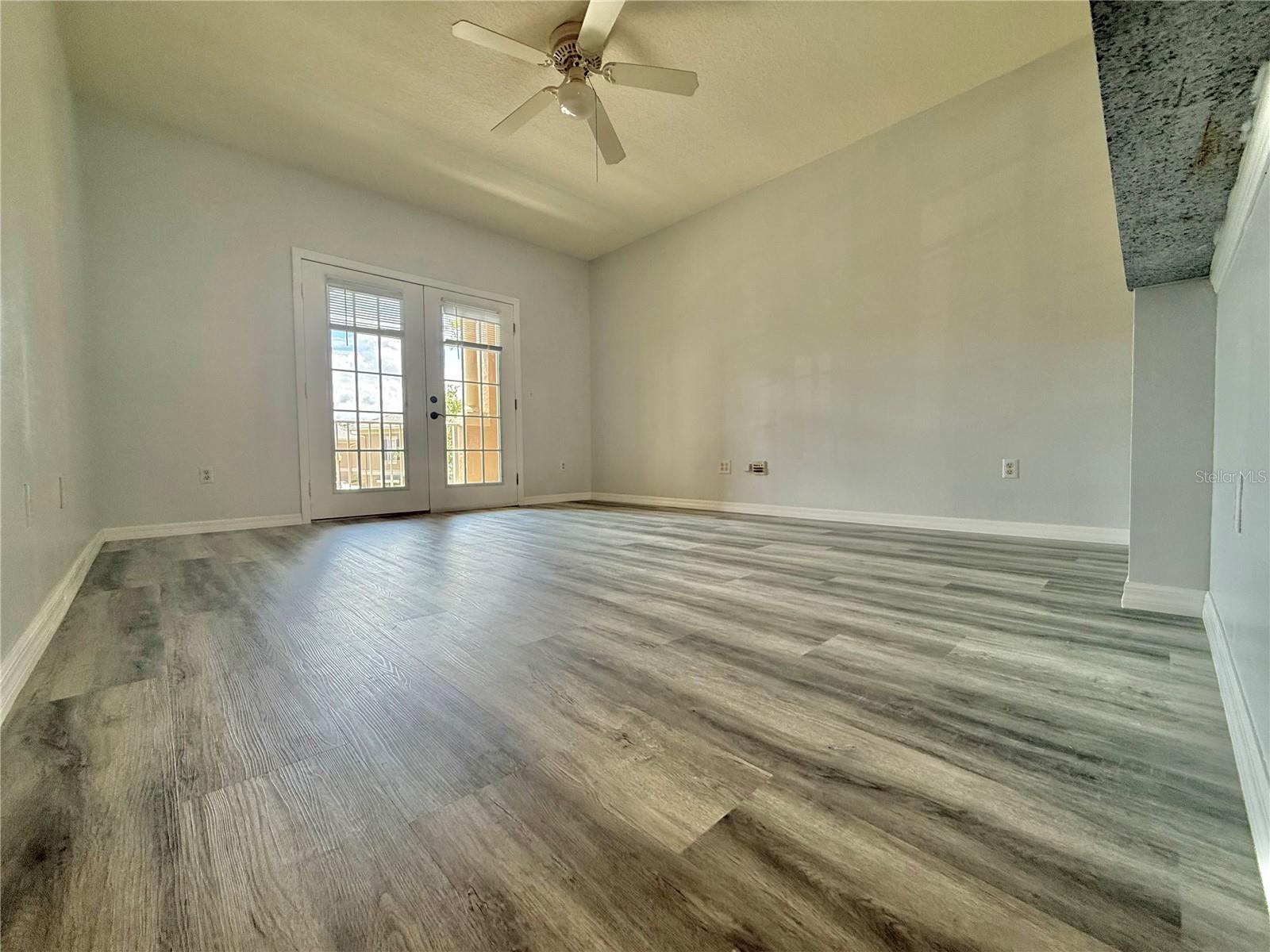 Image 4 of 30 For 14226 Fredricksburg Drive 204