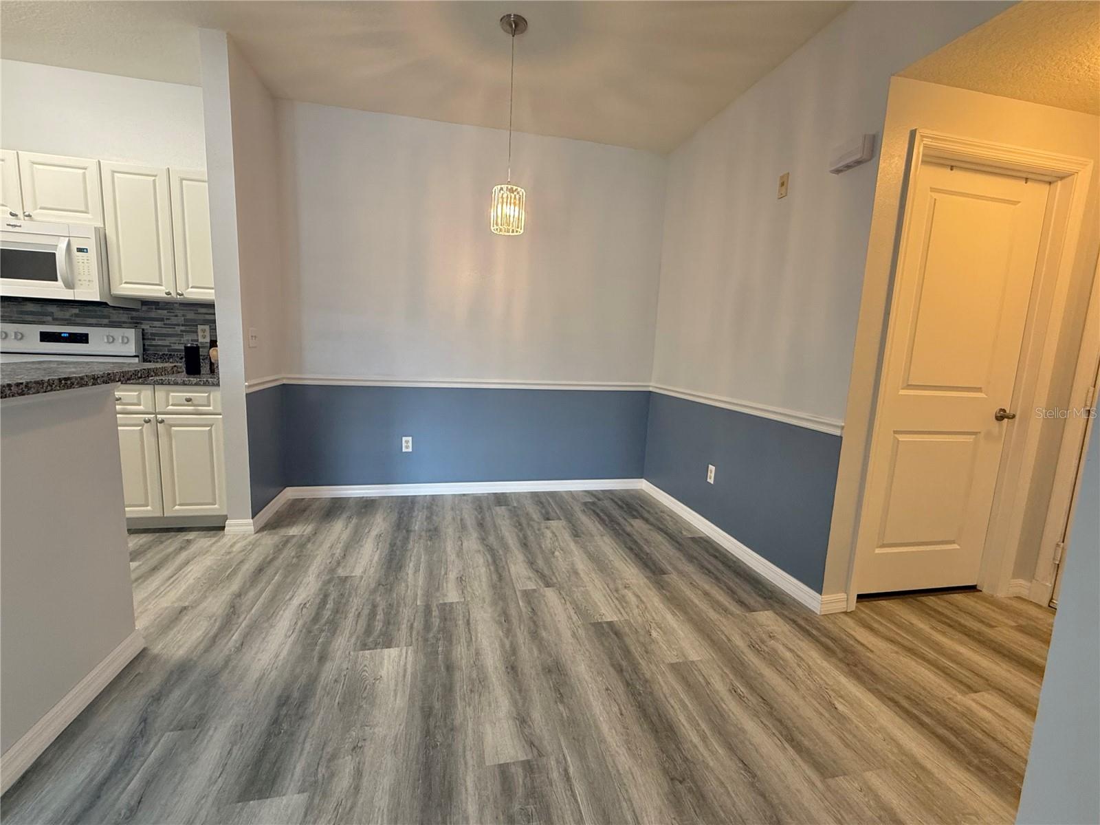 Image 7 of 30 For 14226 Fredricksburg Drive 204