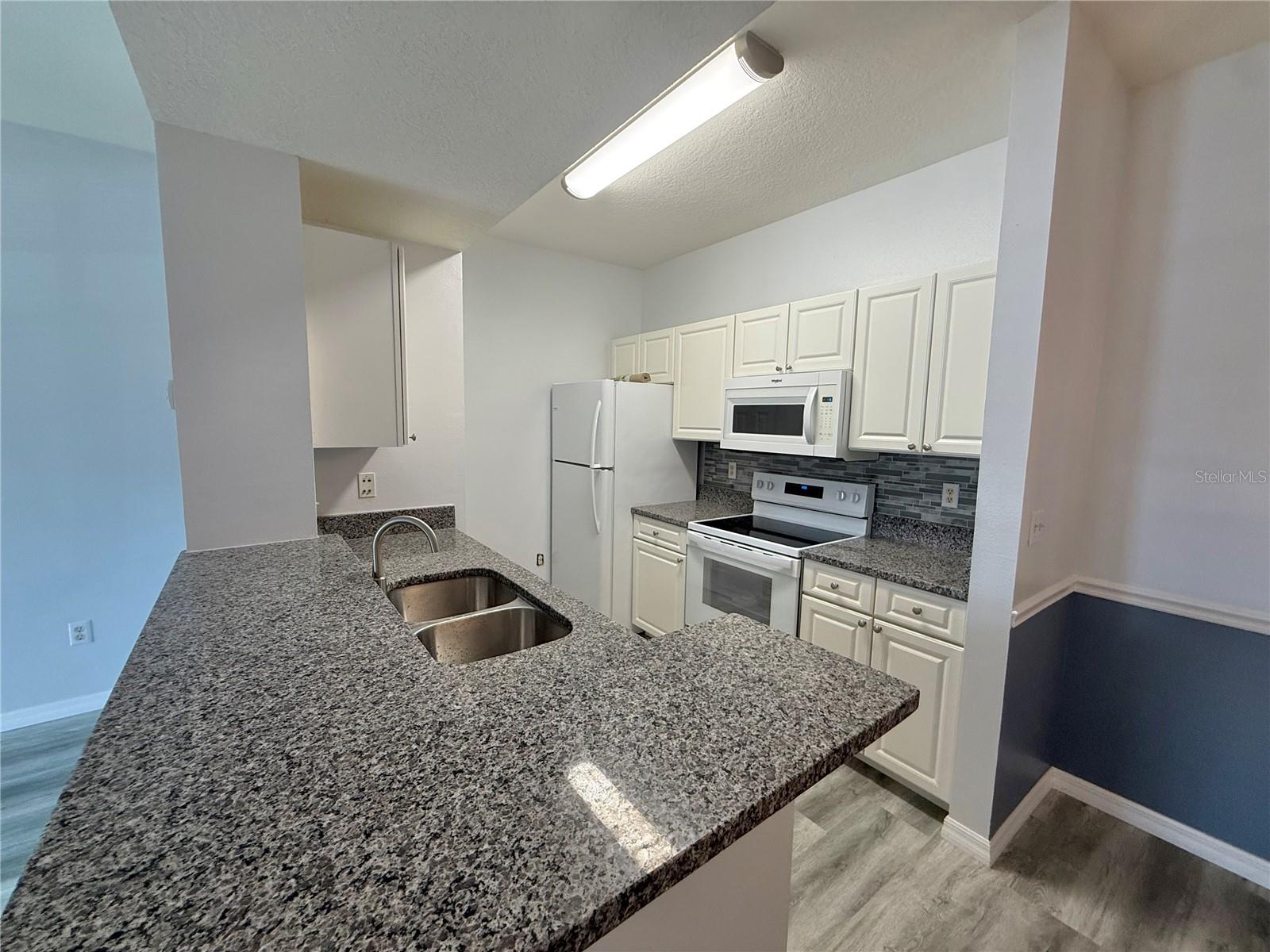 Image 8 of 30 For 14226 Fredricksburg Drive 204
