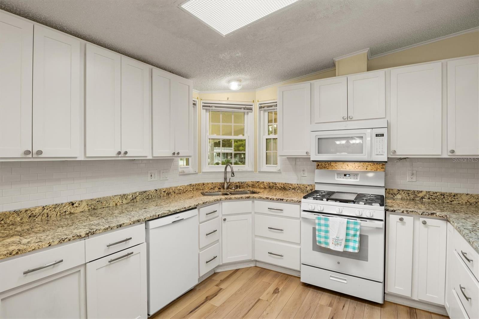 Image 15 of 48 For 6084 Southern Oaks Drive Se