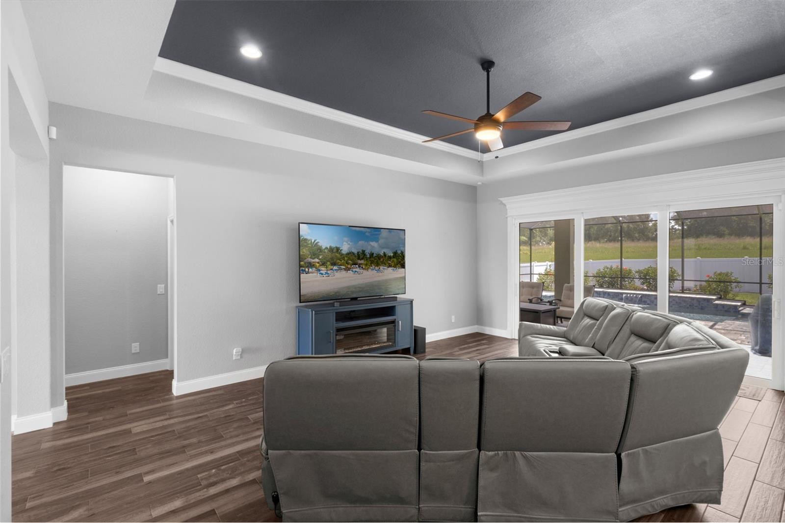 Image 7 of 55 For 6634 Ridgemont Rd