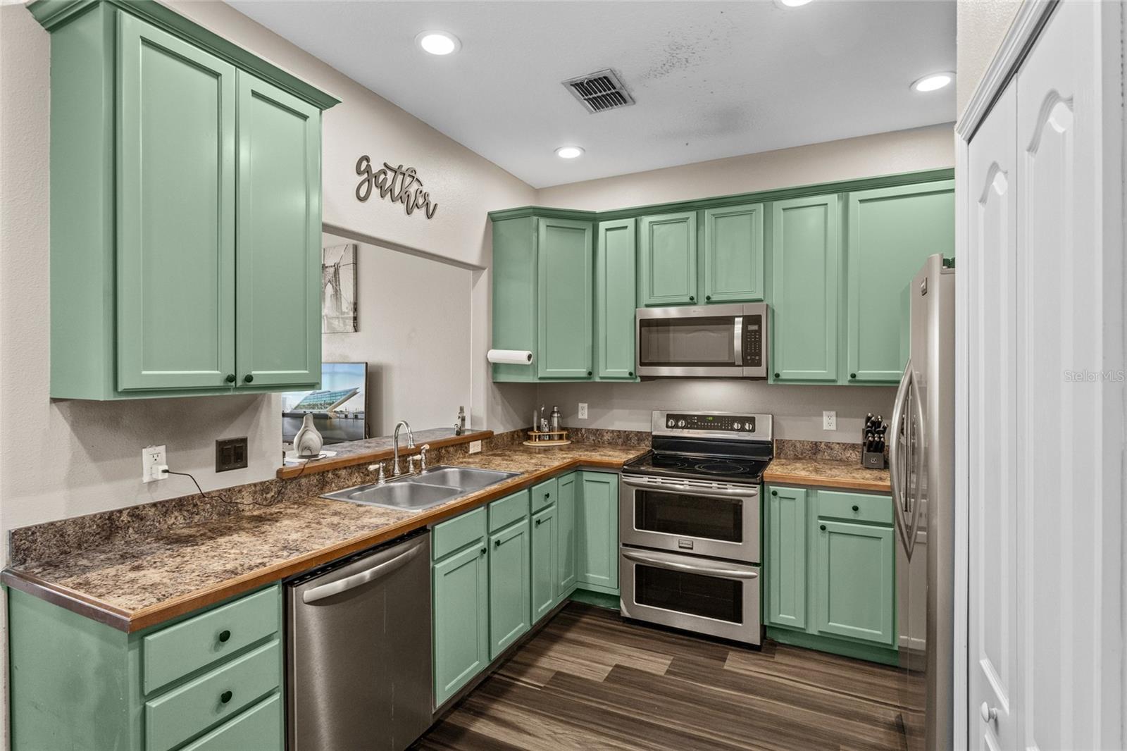 Image 4 of 24 For 17307 Chateau Pine Way