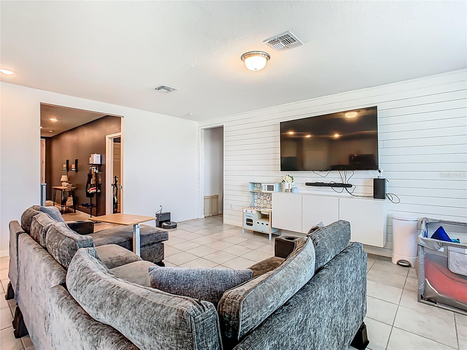 Image 9 of 34 For 512 Mckenna Drive