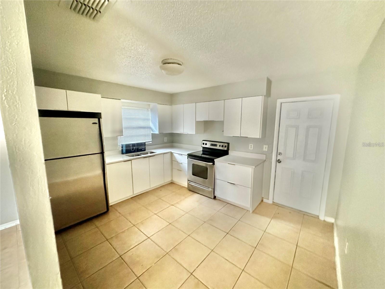Image 9 of 10 For 1700 Birchwood Circle