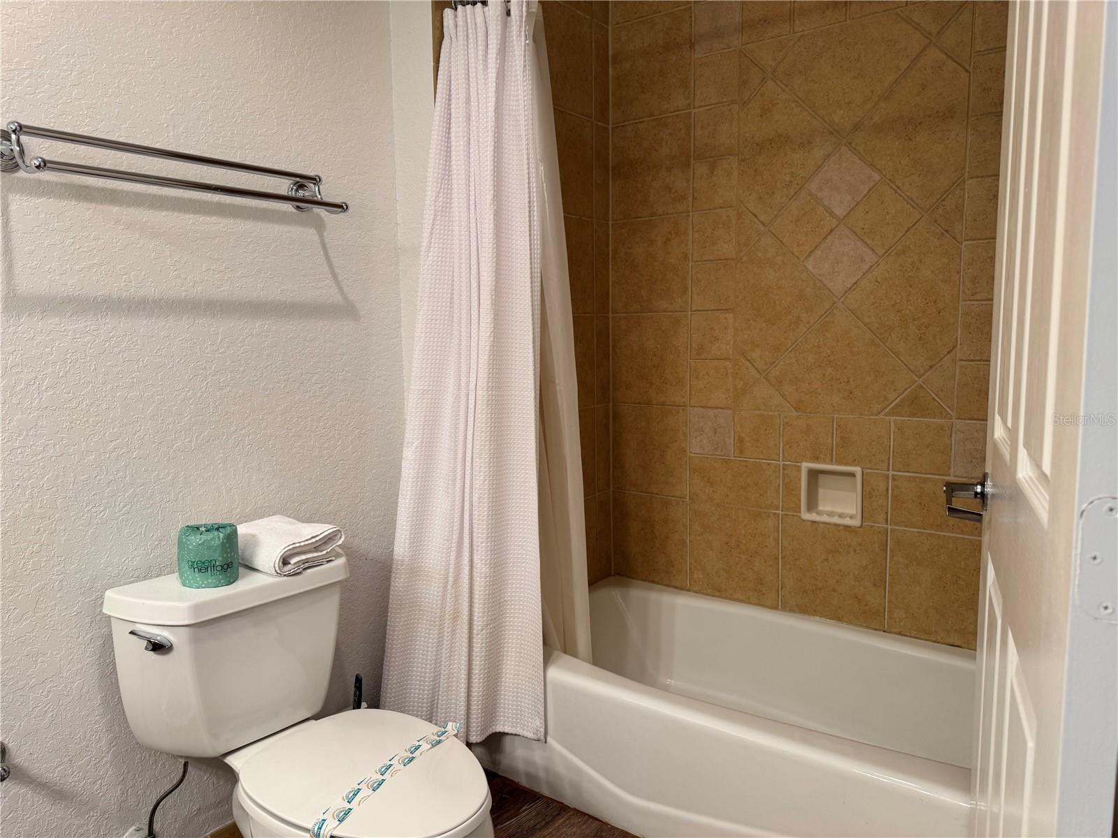 Image 16 of 25 For 1300 Seven Eagles Court