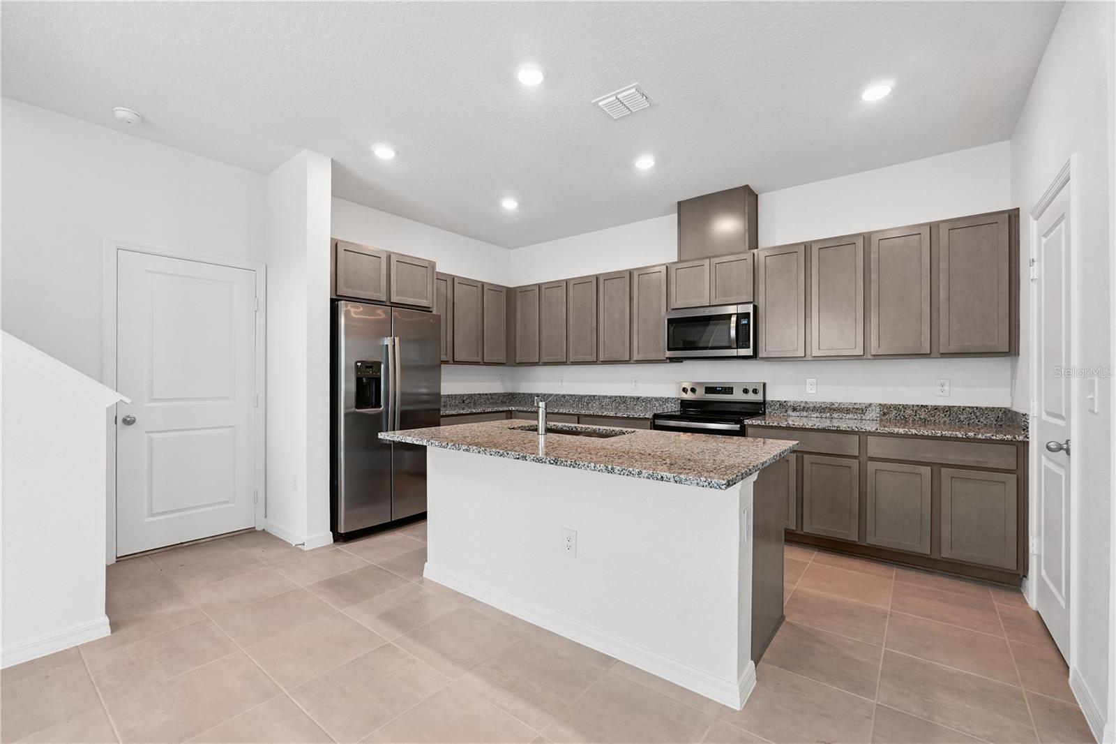 Image 10 of 36 For 736 Overpool Avenue