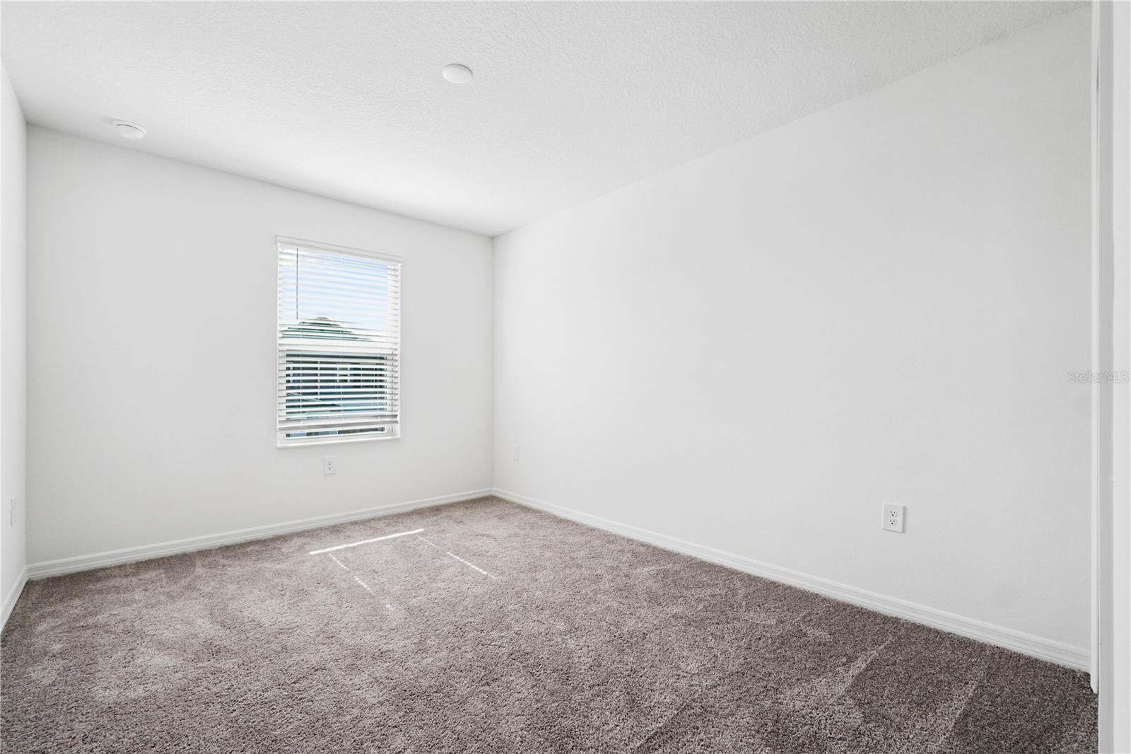 Image 19 of 36 For 736 Overpool Avenue