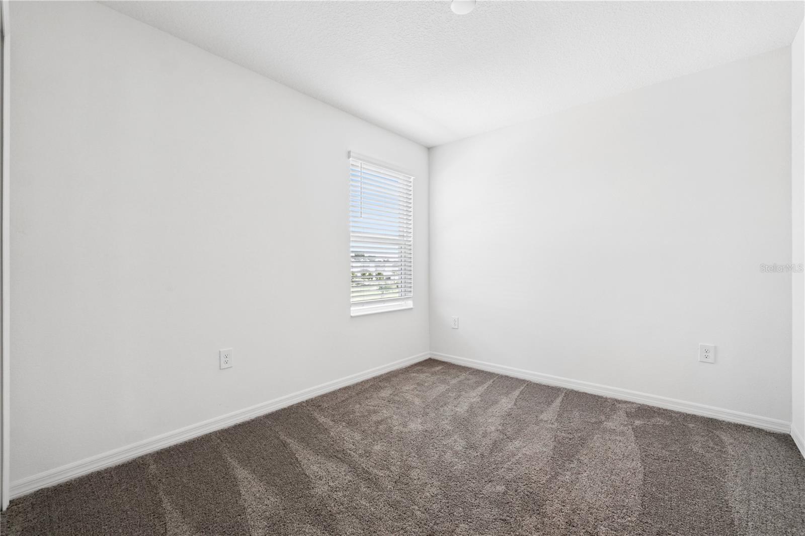 Image 21 of 36 For 736 Overpool Avenue