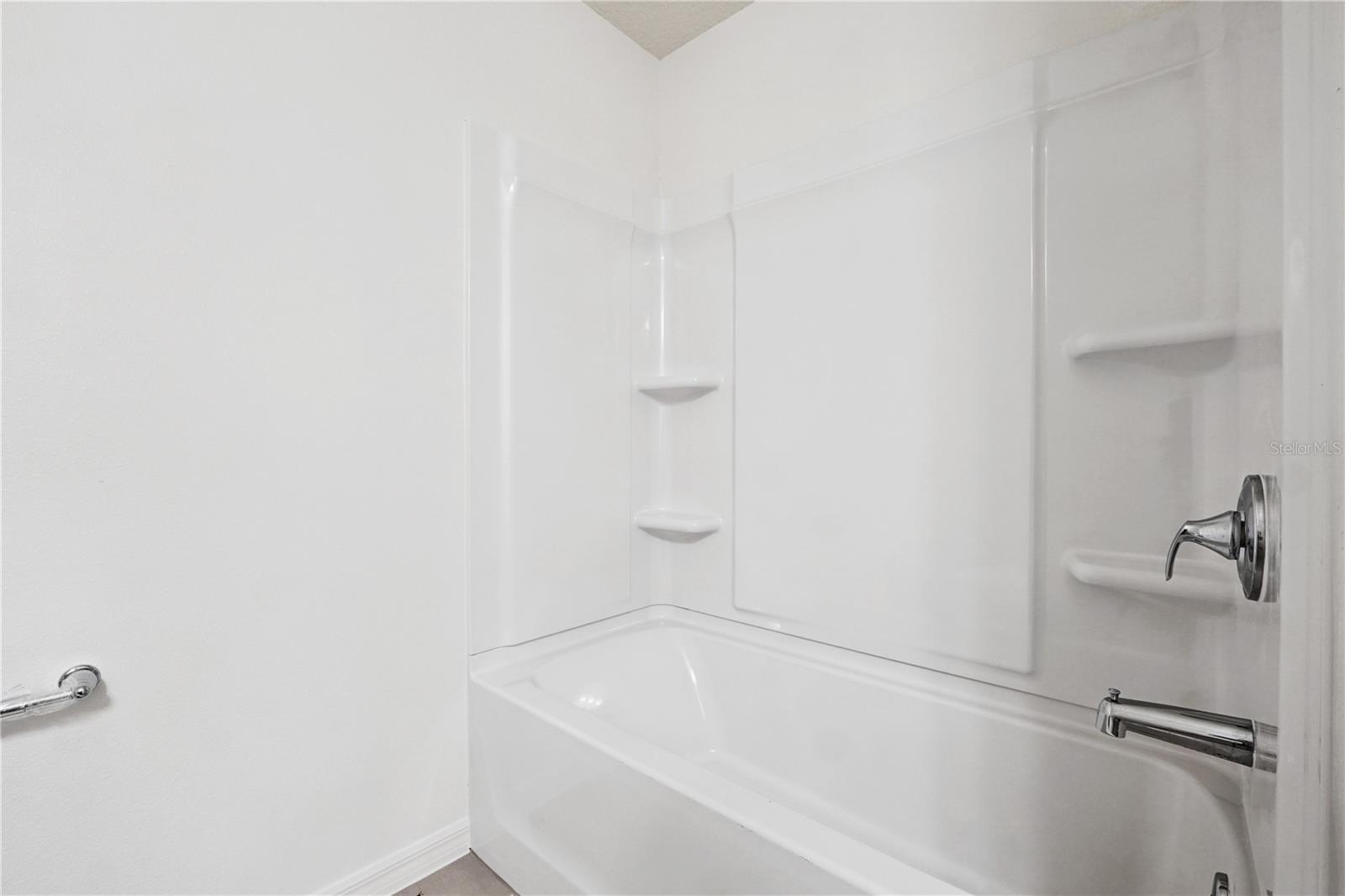Image 25 of 36 For 736 Overpool Avenue