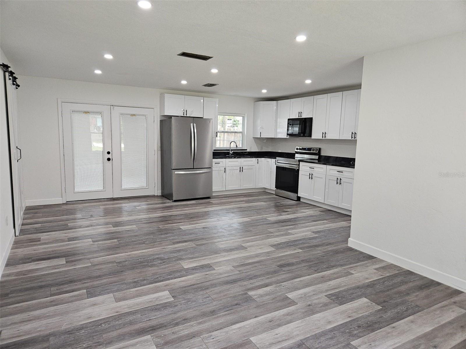 Image 4 of 22 For 4051 19th Avenue