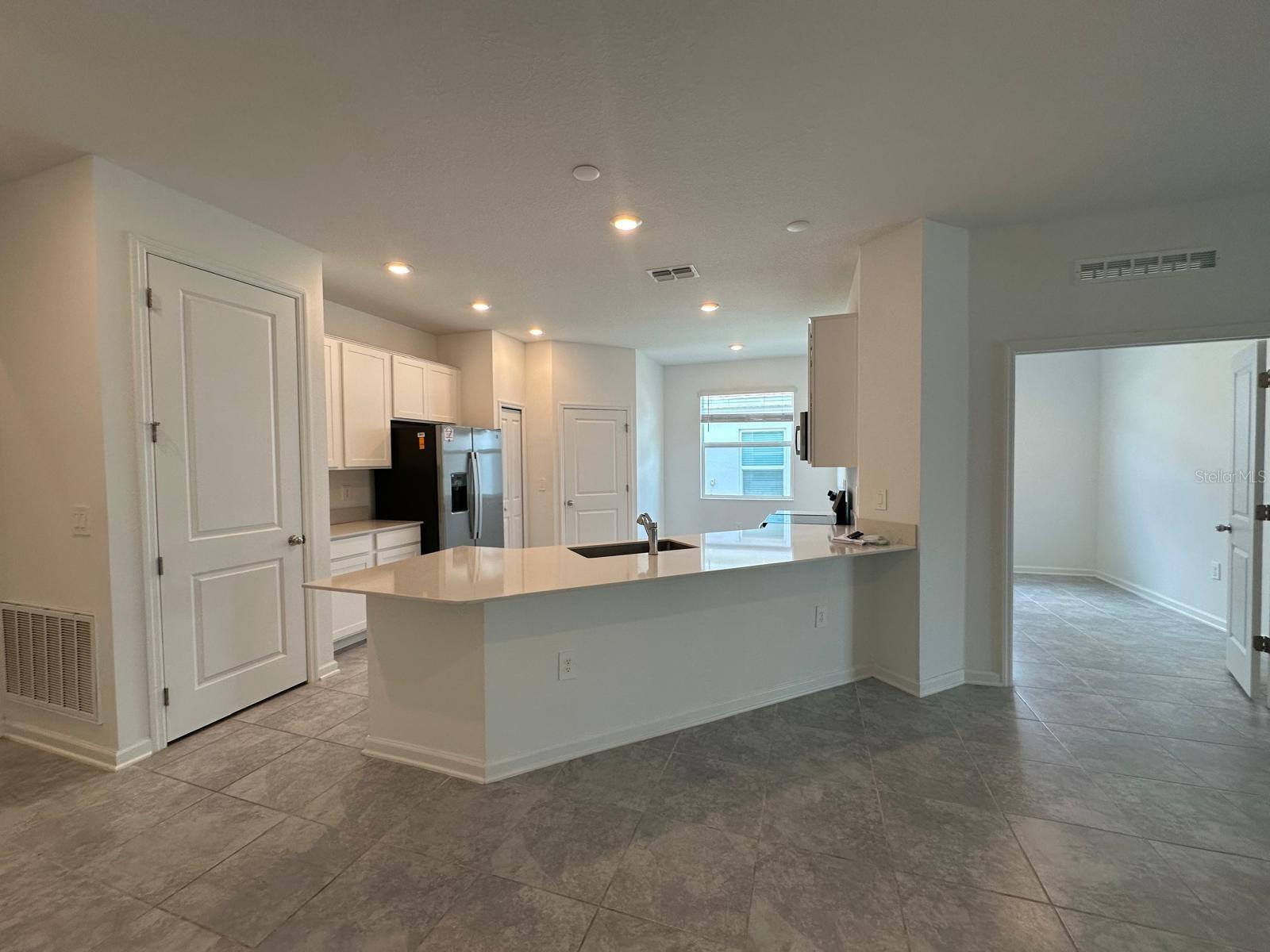Image 18 of 76 For 2075 Punch Bowl Avenue