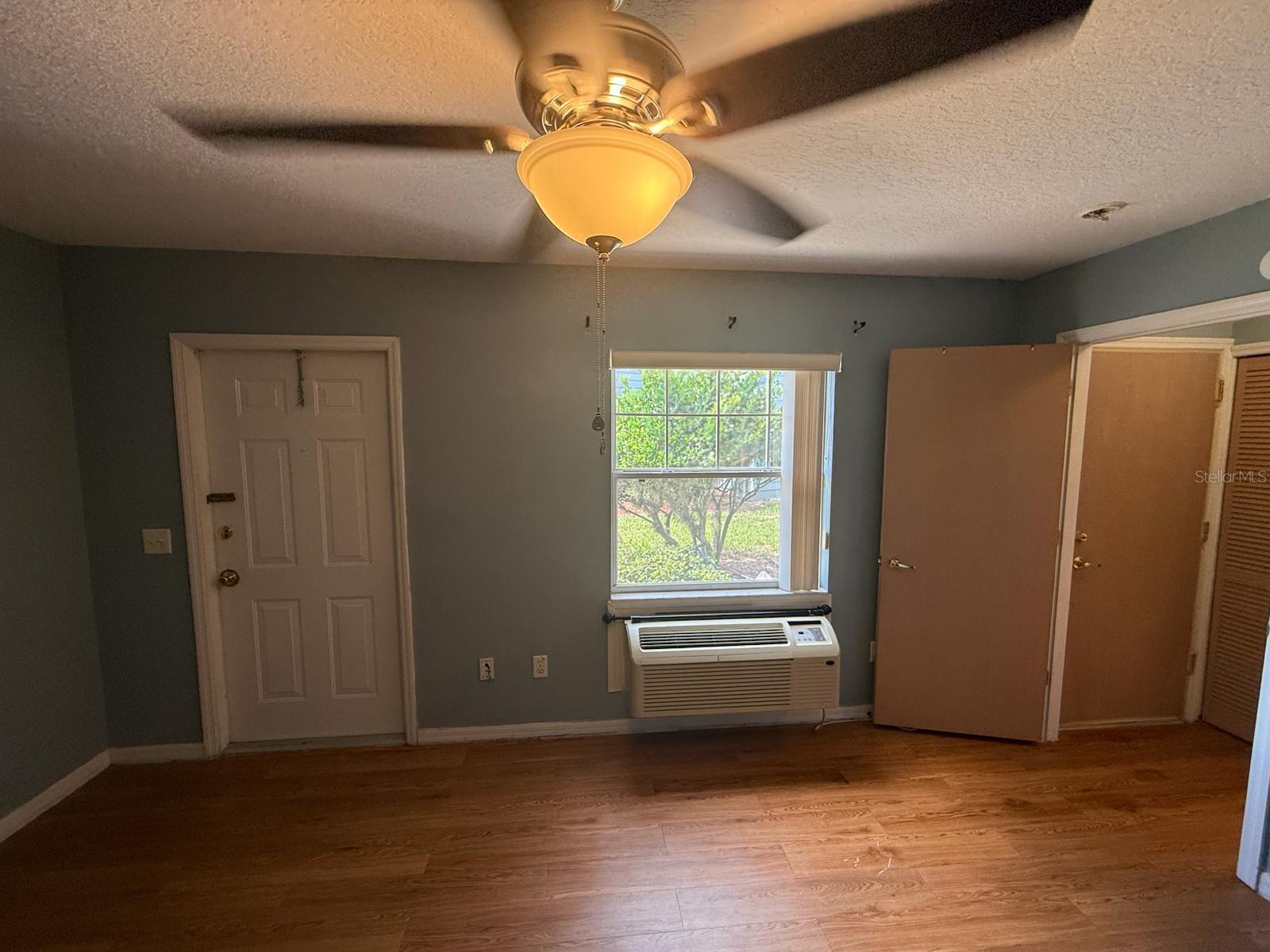 Image 5 of 30 For 843 Caribbean Drive B