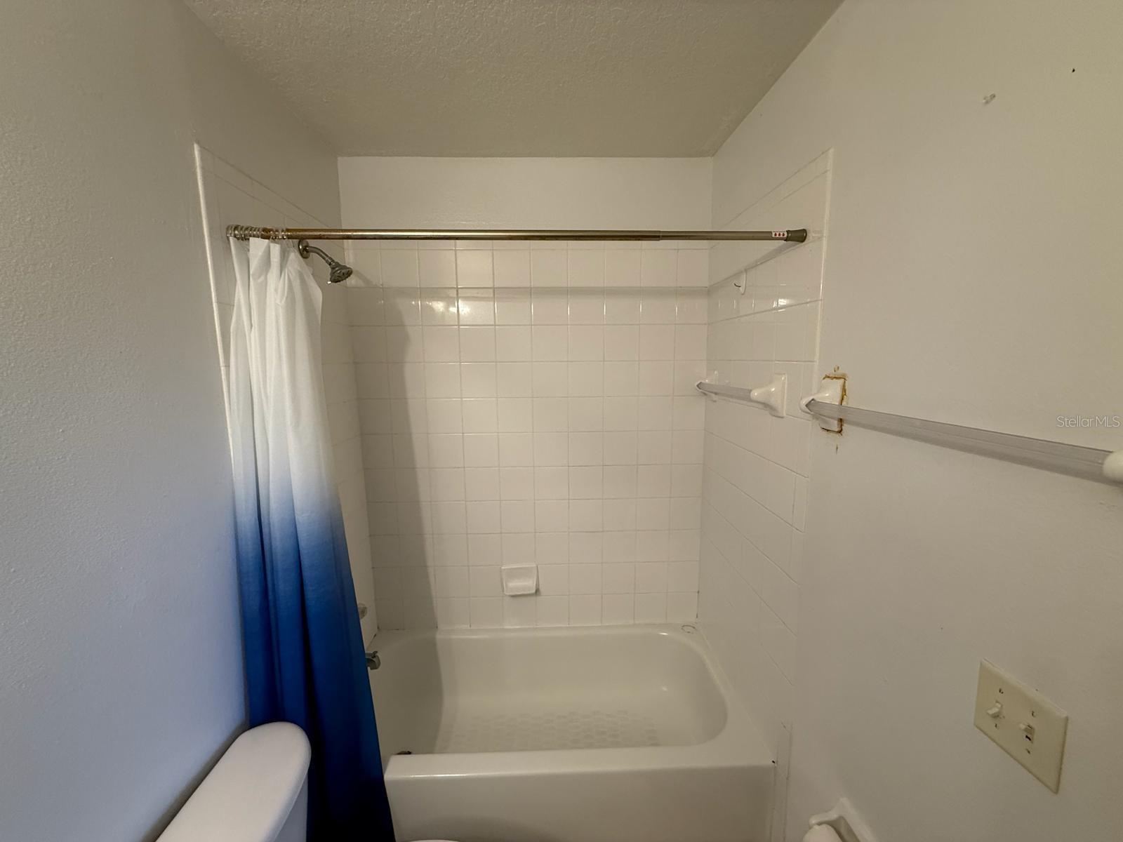 Image 7 of 30 For 843 Caribbean Drive B