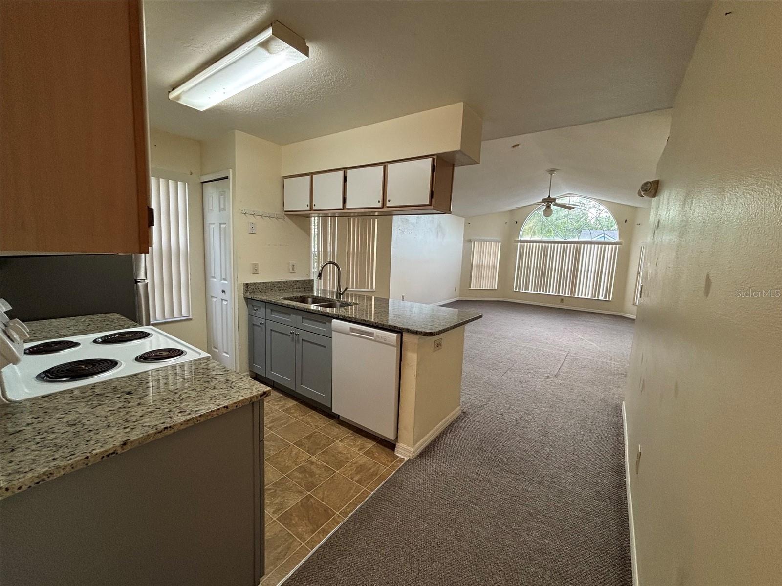 Image 12 of 34 For 2032 Royal Bay Boulevard 68