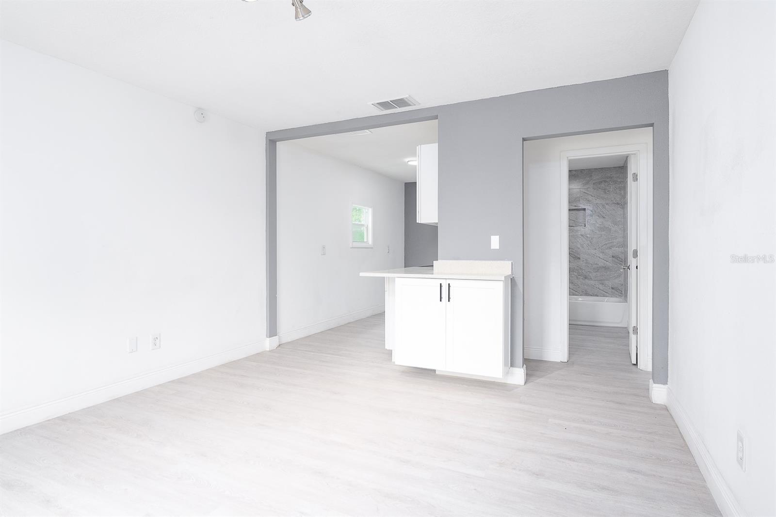 Image 4 of 15 For 519 Williams Street