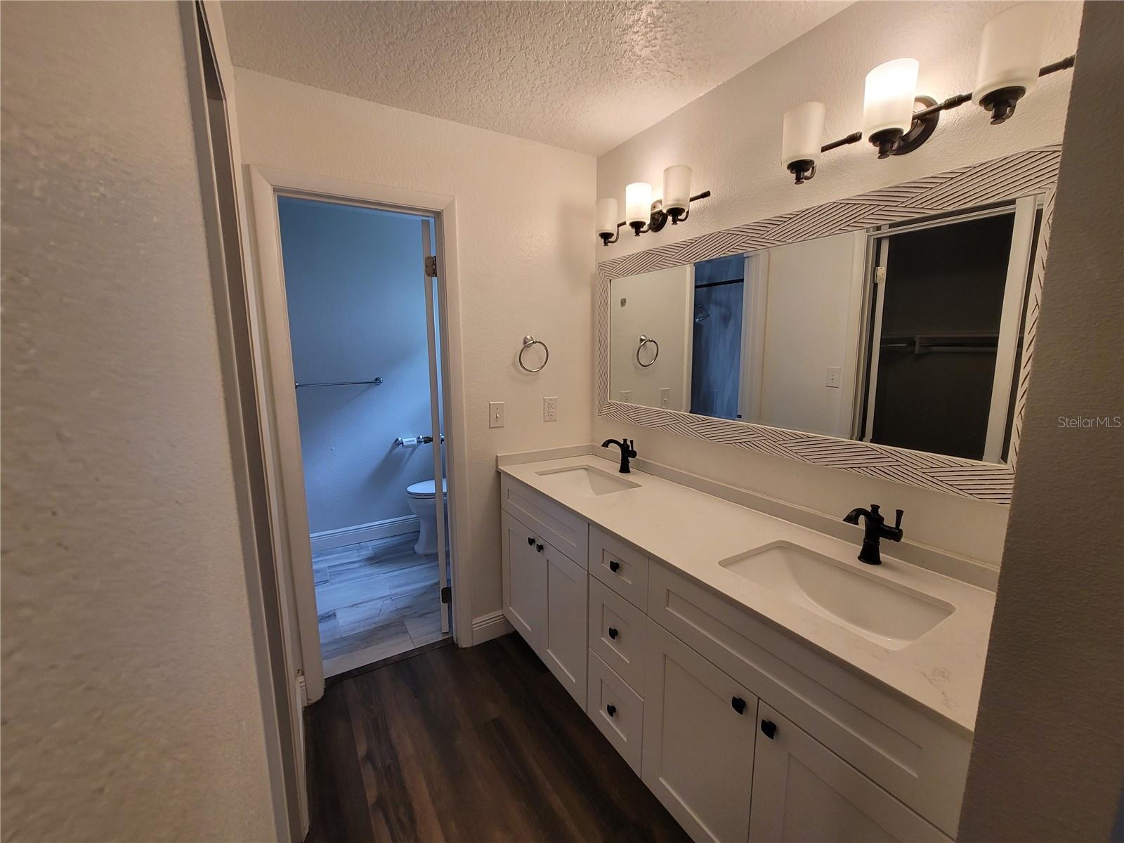 Image 13 of 29 For 10481 Montpelier Circle