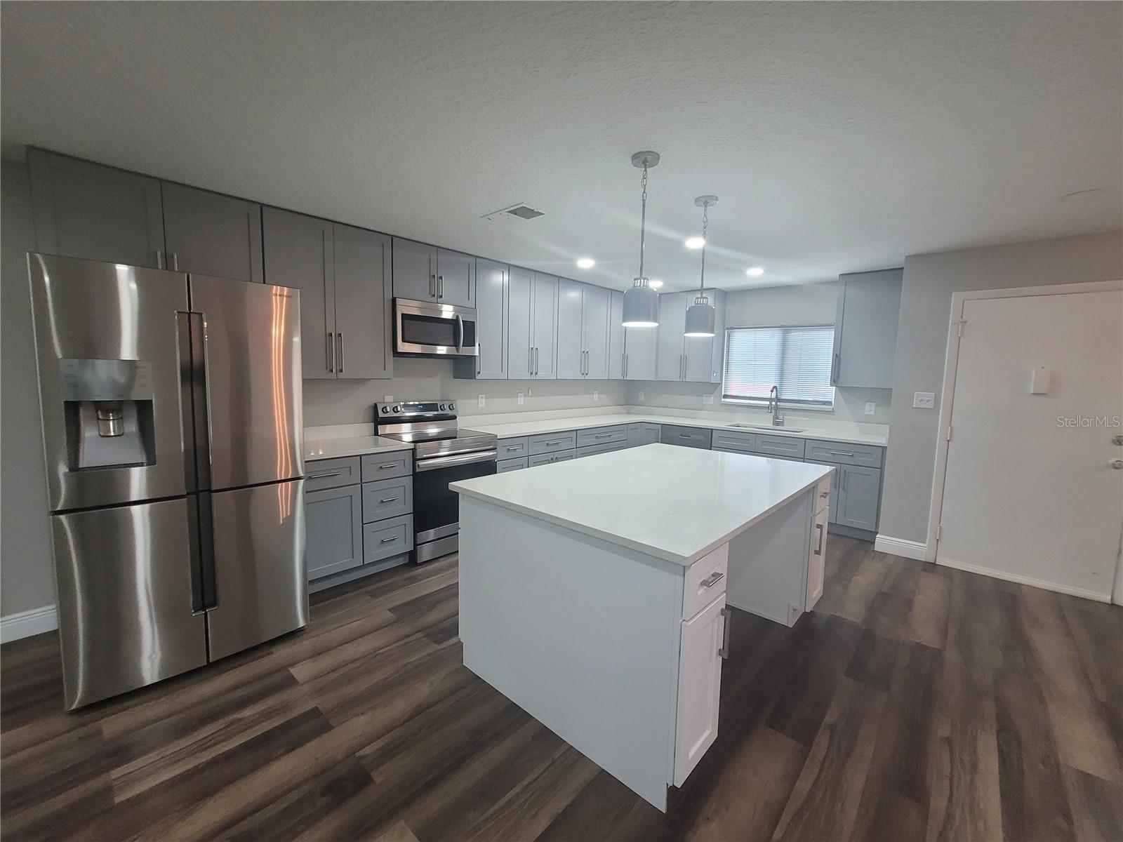 Image 8 of 29 For 10481 Montpelier Circle