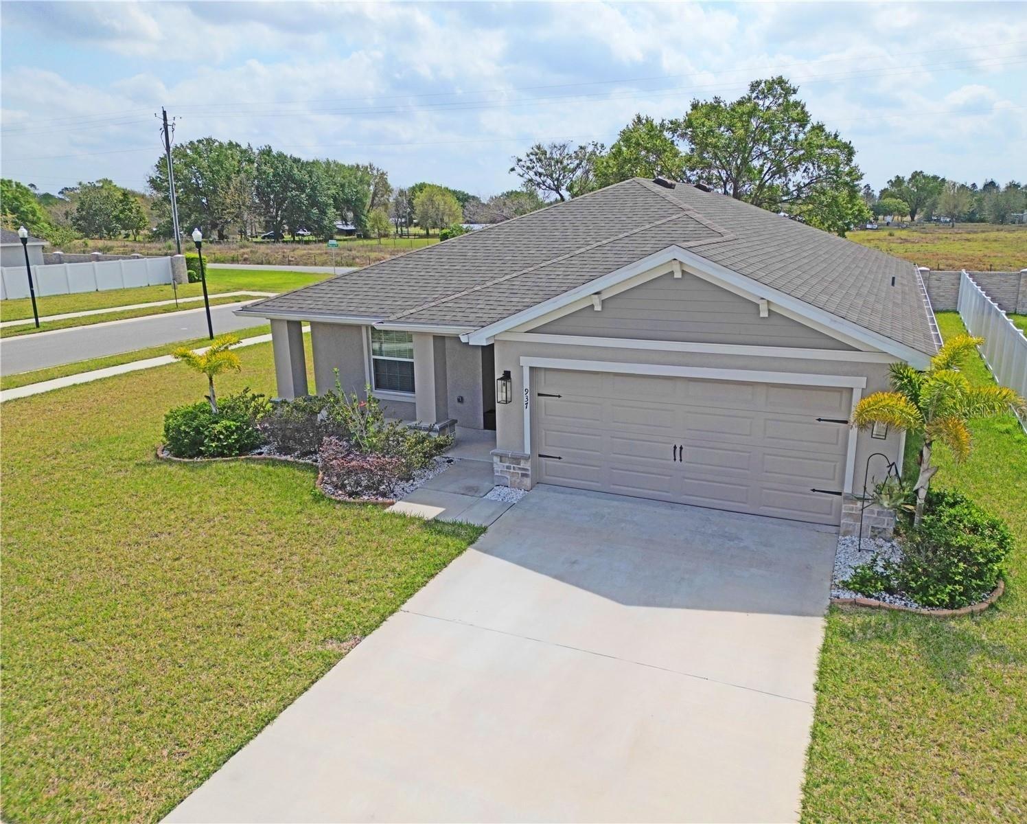 Image 2 of 15 For 937 Montgomery Lane