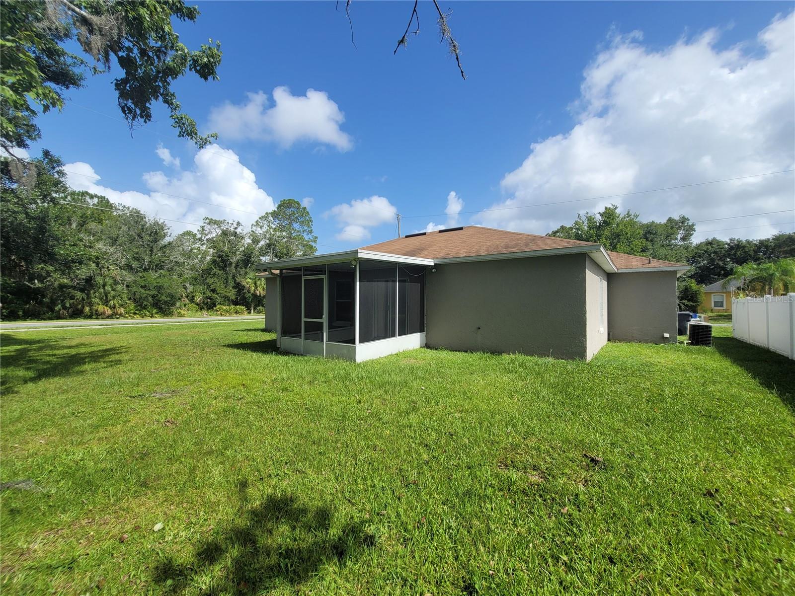 Image 17 of 22 For 723 Bobolink Court