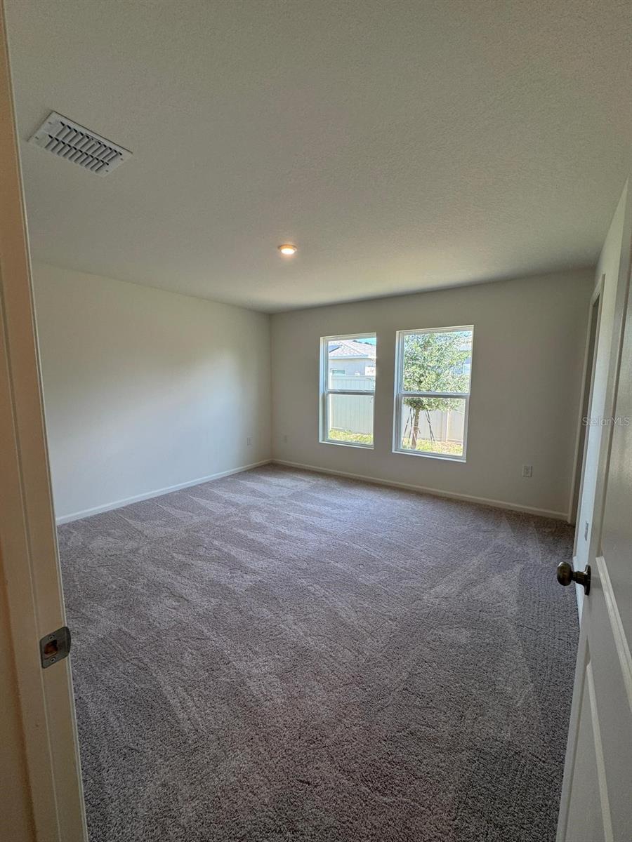 Image 13 of 21 For 993 Ambleside Dr
