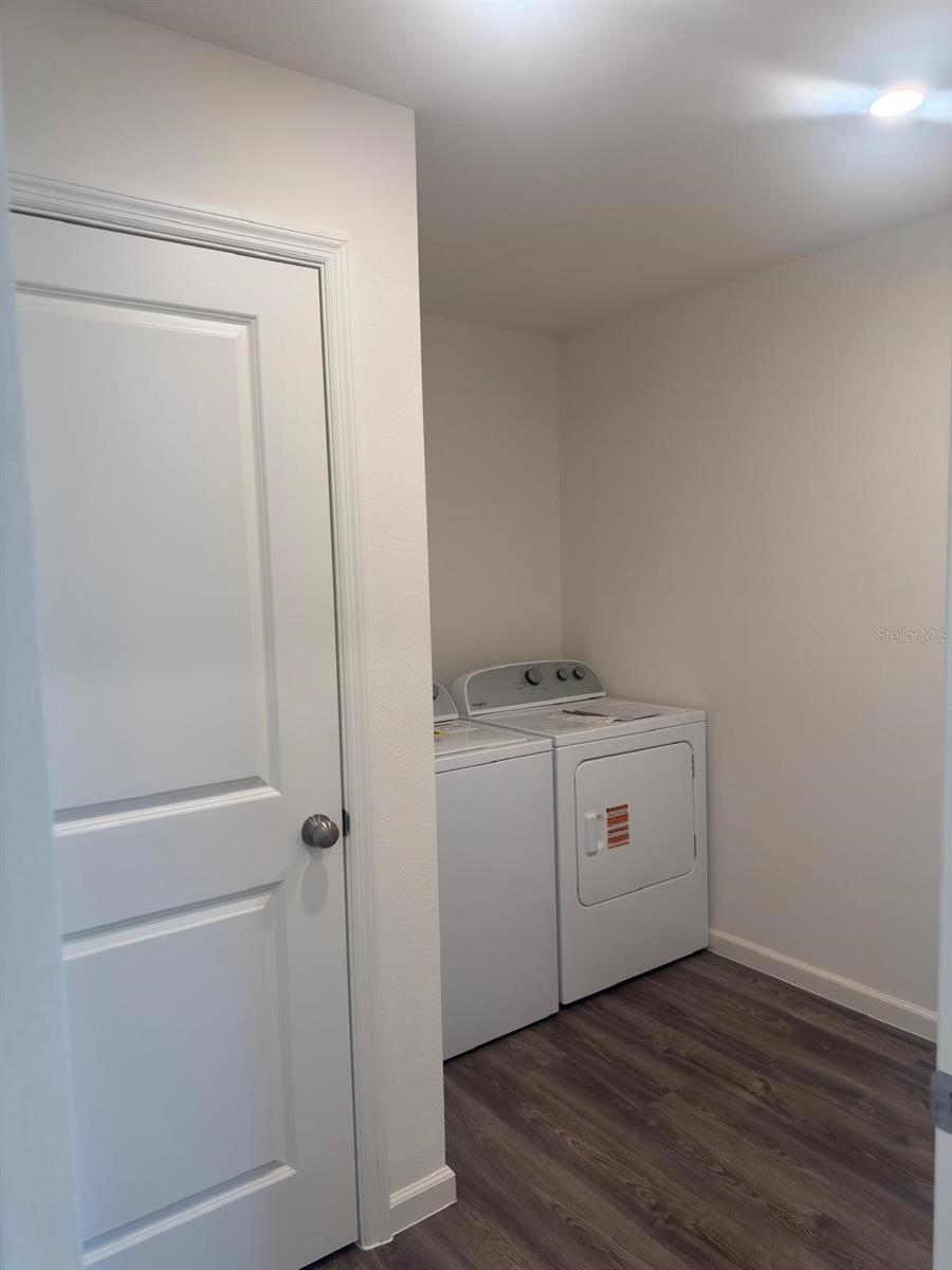Image 21 of 21 For 993 Ambleside Dr