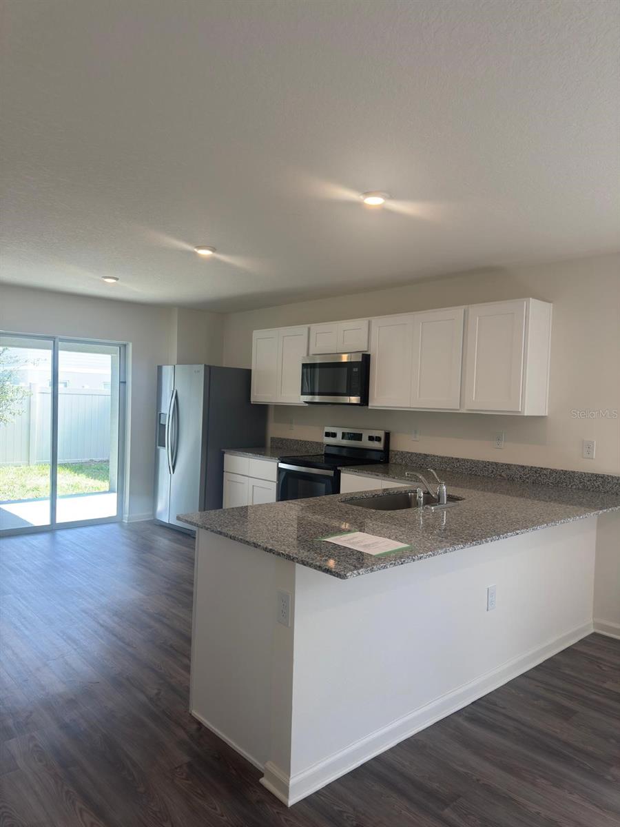 Image 4 of 21 For 993 Ambleside Dr