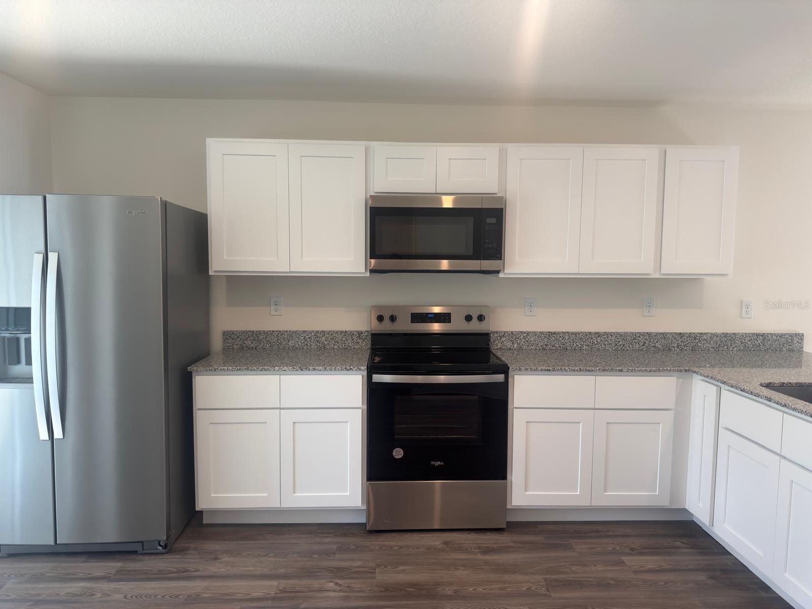 Image 6 of 21 For 993 Ambleside Dr