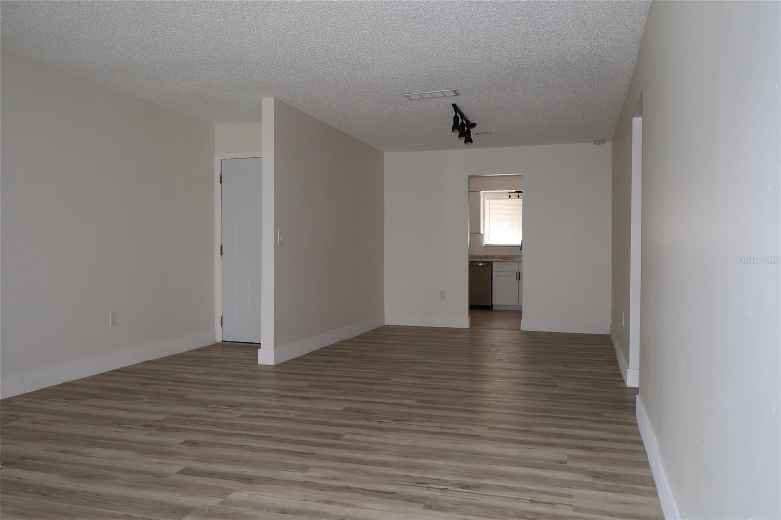 Image 5 of 19 For 4213 Semoran Boulevard 9